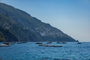 Vue depuis Positano vers la côte amalfitaine en direction de Praiano / Vettica Maggiore.